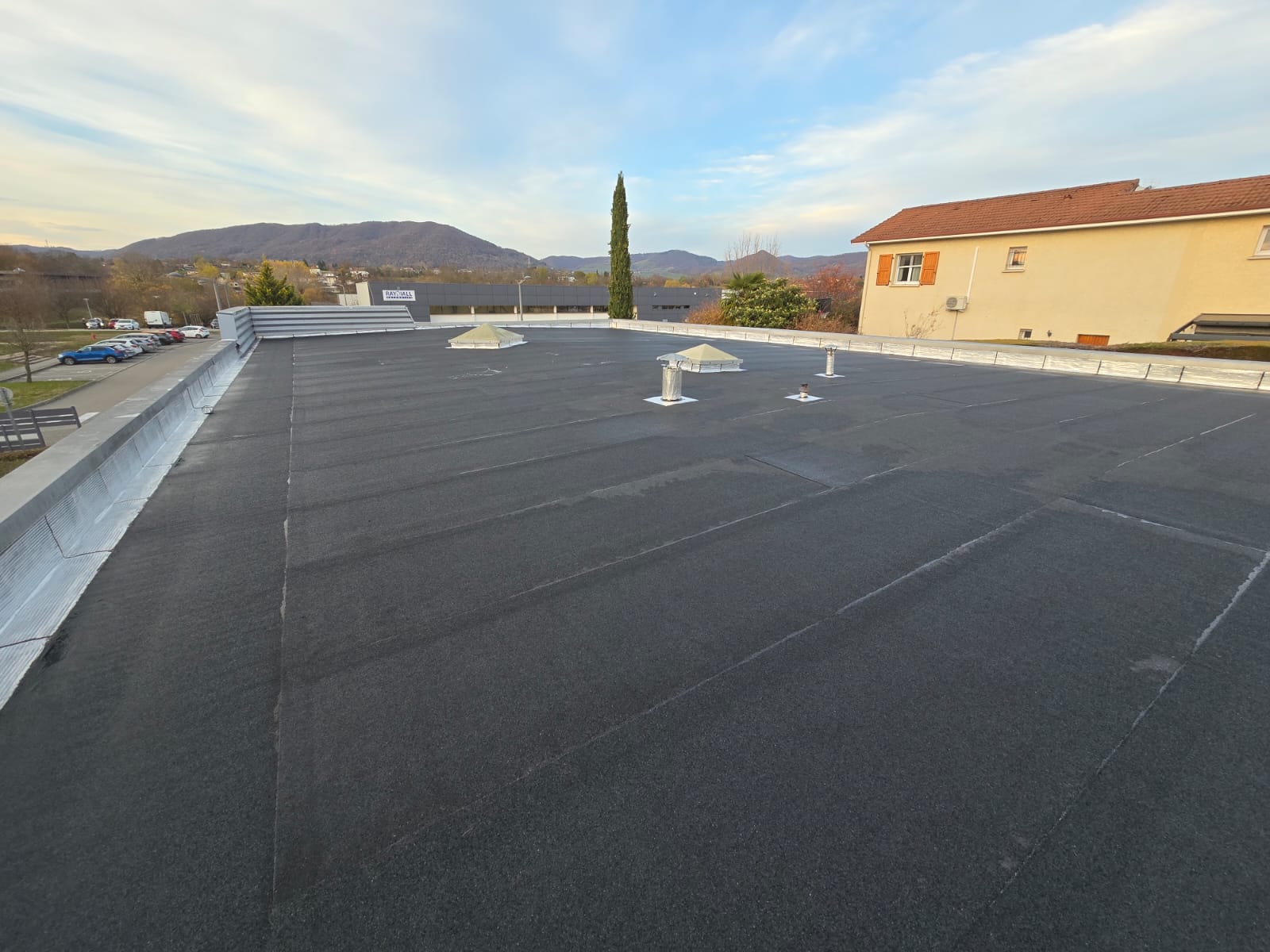 Travaux d’étanchéité de toiture-terrasse à Voiron par IDS Étanchéité Toitures